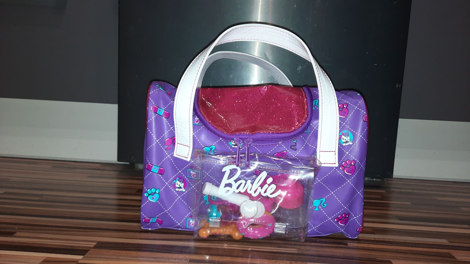 Duży interaktywny piesek marki Barbie, opiekunka pieska,  weterynarz.