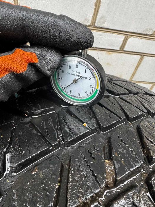 Зимові шини Bridgestone 235/50 R19