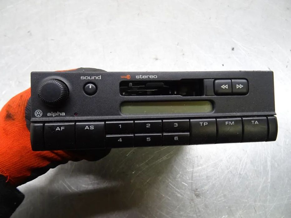 VW PASSAT B5 LIFT KOMBI 1.9TDI RADIO ALPHA + KOD