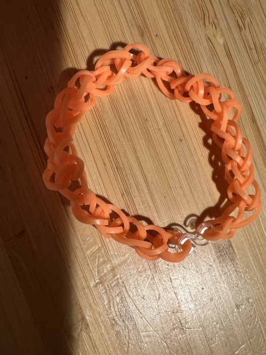 Pomarańczowa bransoletka z gumeczek
