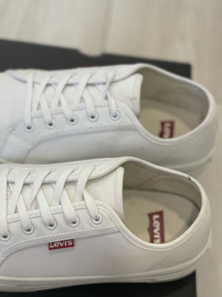 Білі кеди levi’s оригінал