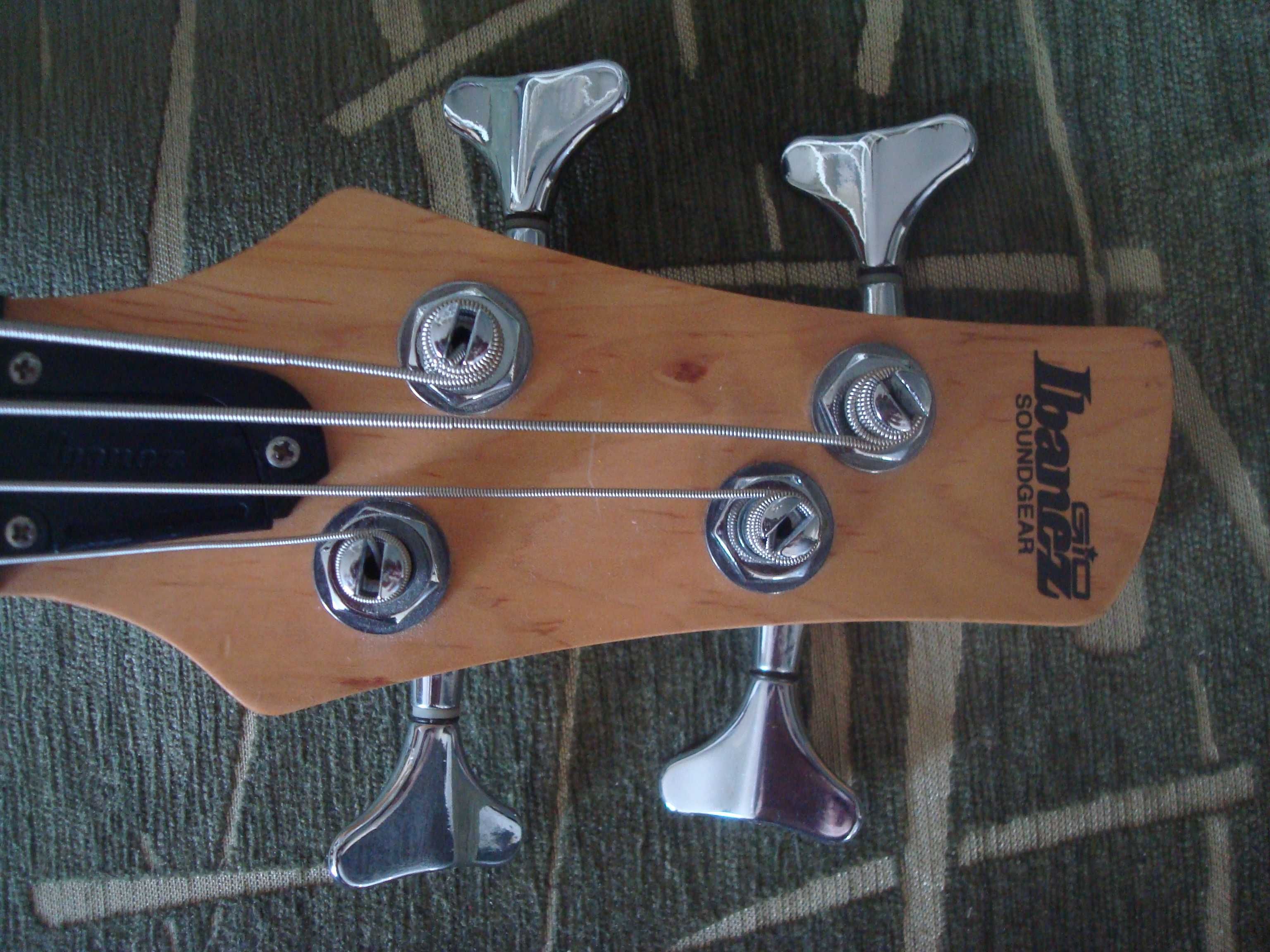 Продам бас-гитару Ibanez
