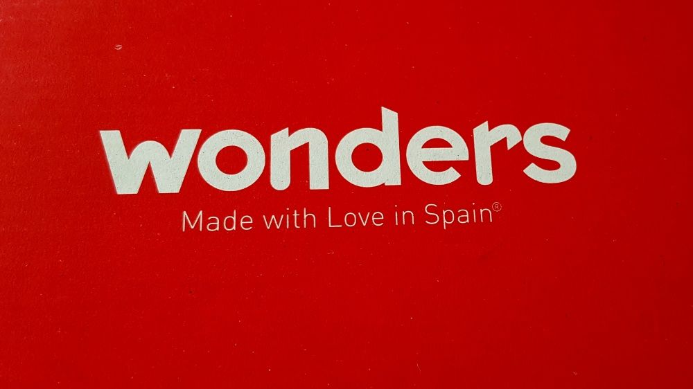 Wyjątkowe hiszpańskie czółenka czarne Wonders spore 39