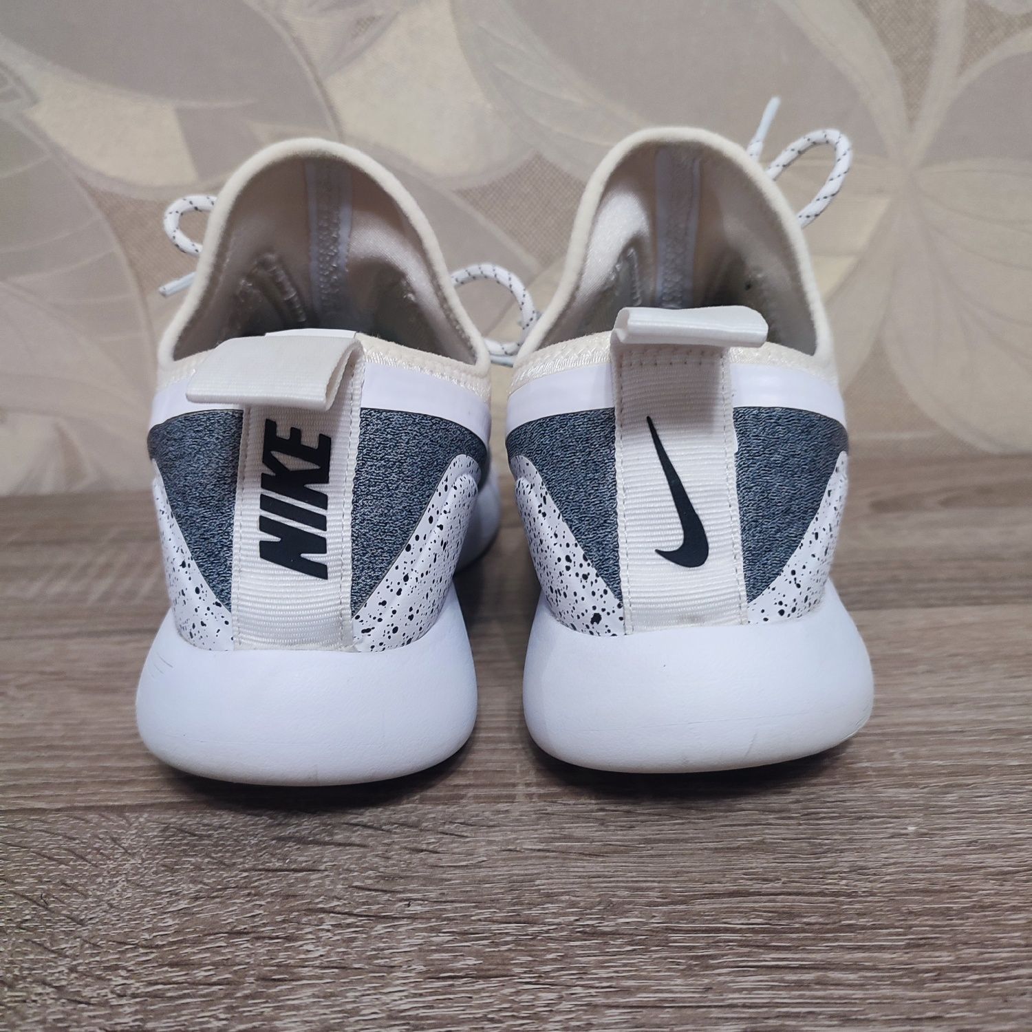 Чоловічі кросівки Nike lunarcharge essential size 42.5/27