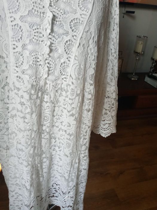 Sukienka 46 48 biala z koronki luzny fason