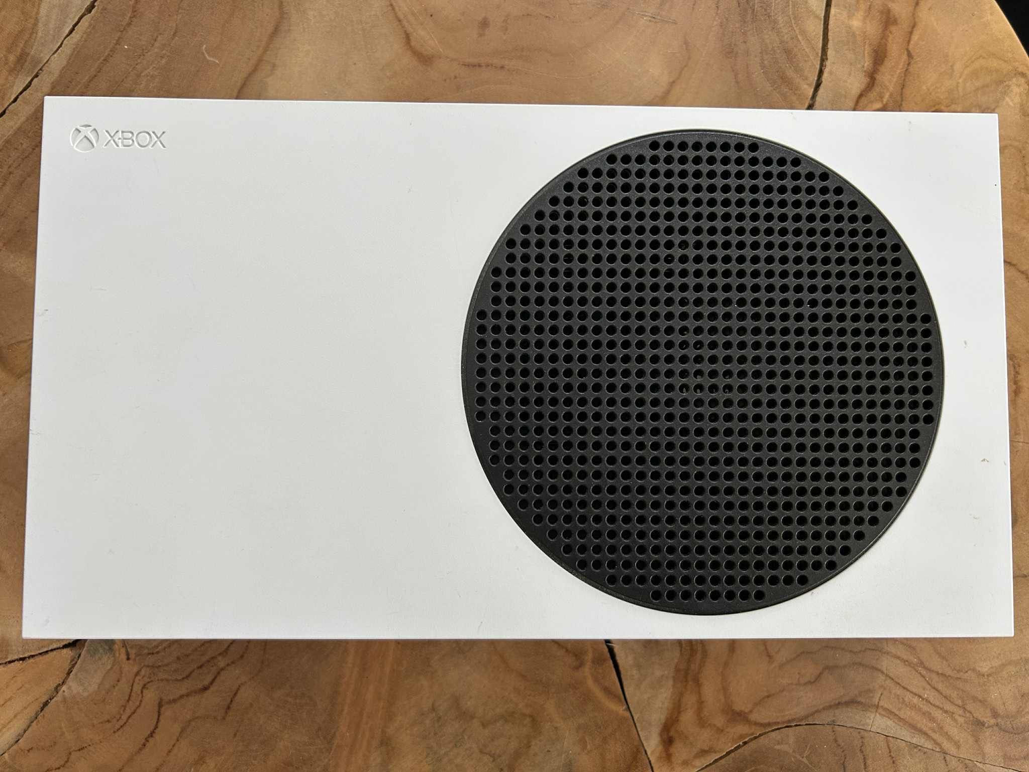Xbox Series S + 2 pady
