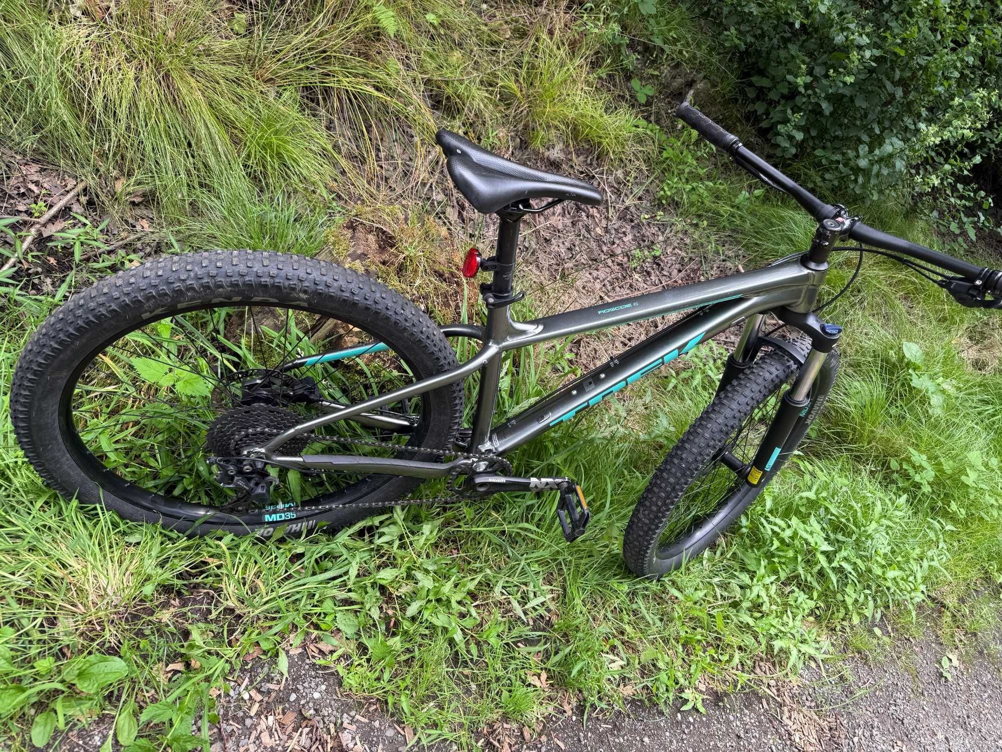 MTB Trek Roscoe 6, rama M/L, kola 27,5 rok 2021
