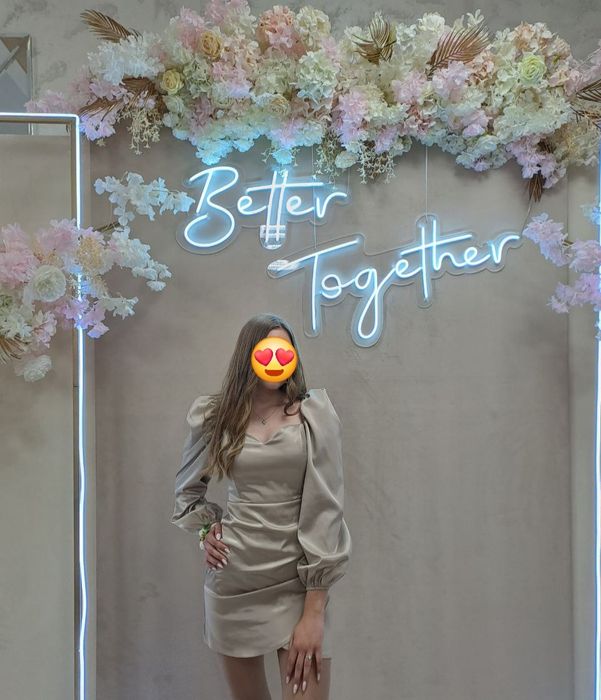 Сукня, гарно підкреслює талію