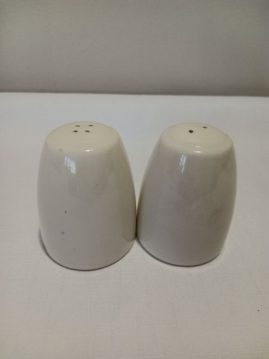 Pojemniki na sól i pieprz