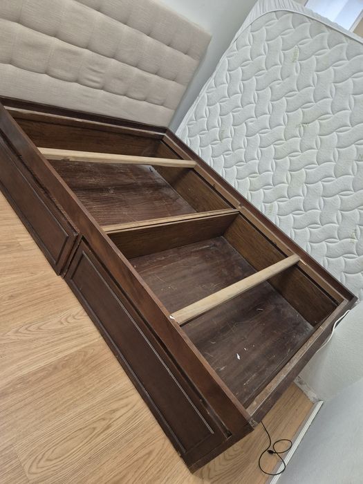 Vendo base de cama e estrado