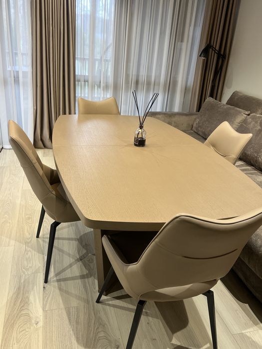 Продам обідній стіл з комплектом крісел