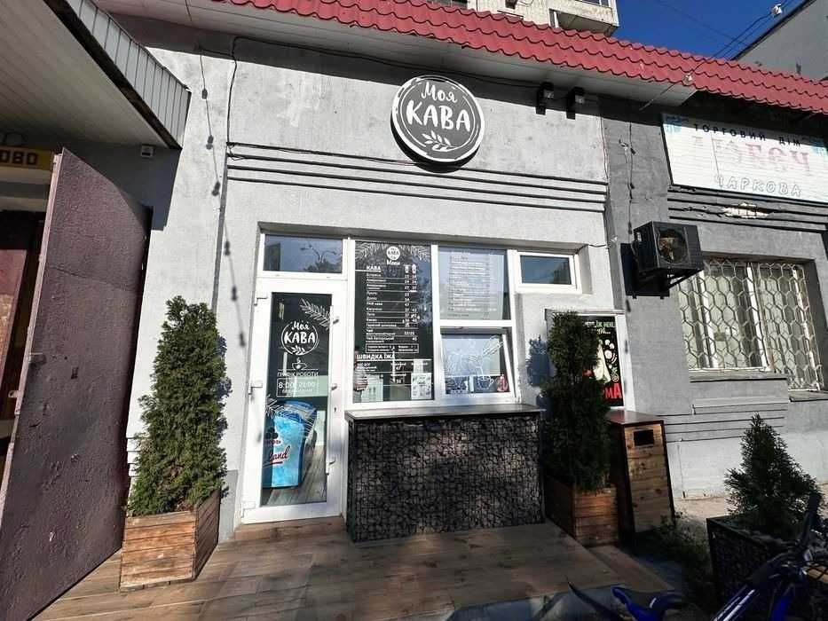 Продам не житлове комерцiйне примiщення з пiдвалом  вул Любецька 40а