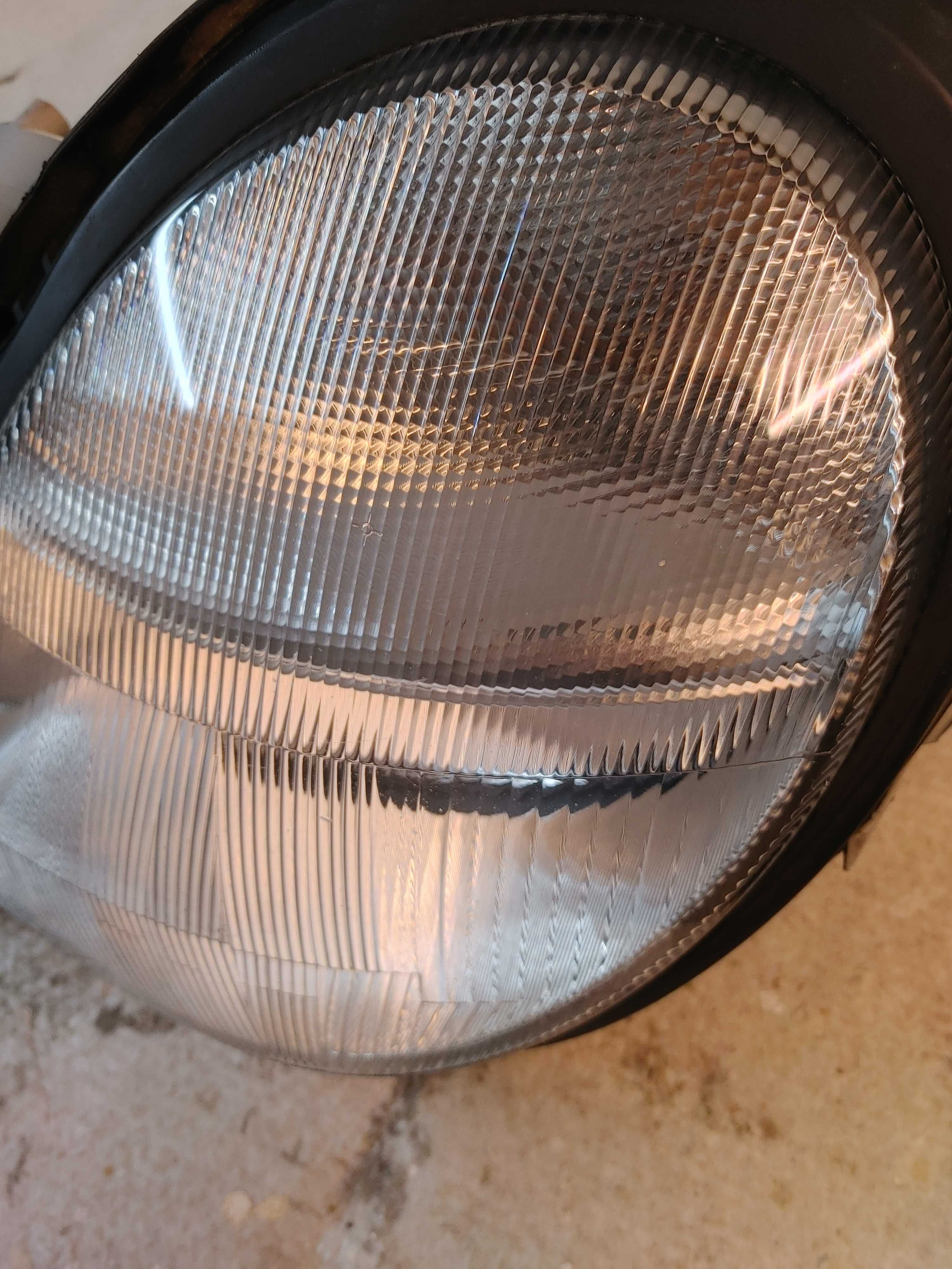 lampa reflektor lewy mercedes c klasa w 203 europa  super stan