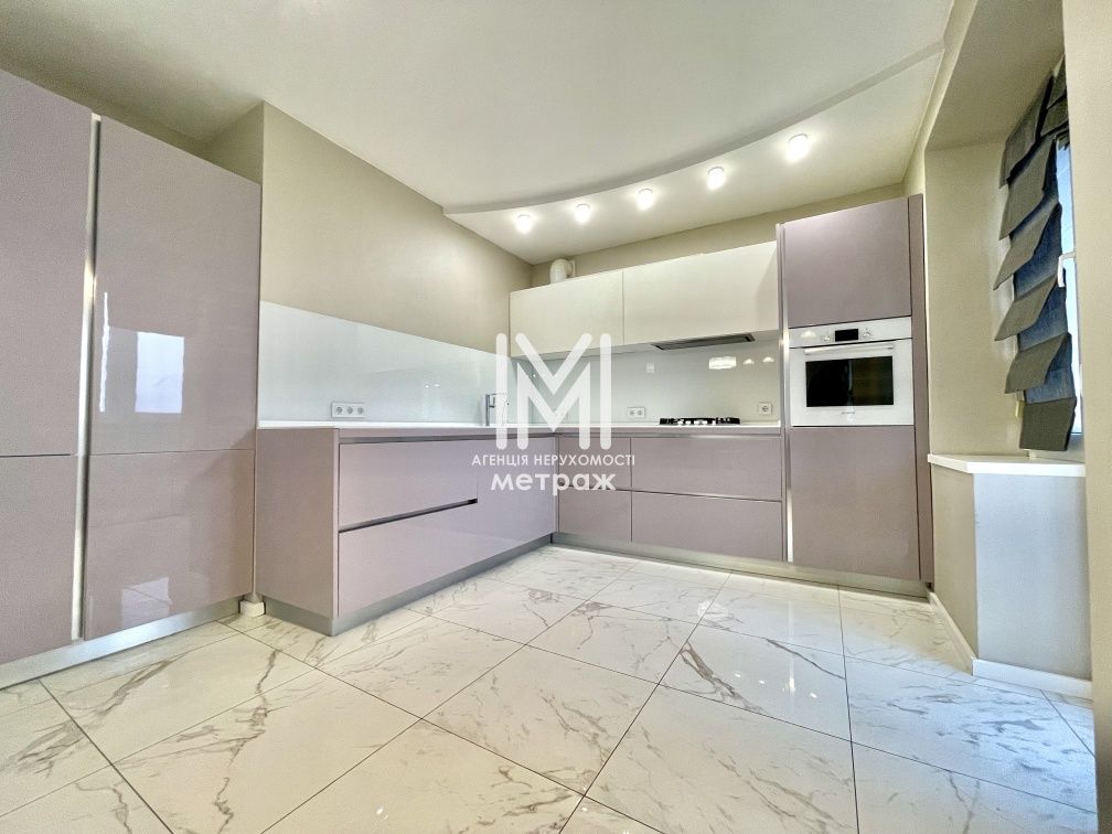 Продам большую 3к квартиру метро Заводская