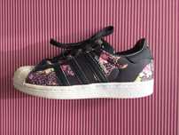 Ténis pretos Adidas Superstar Farm. Número 36,5.