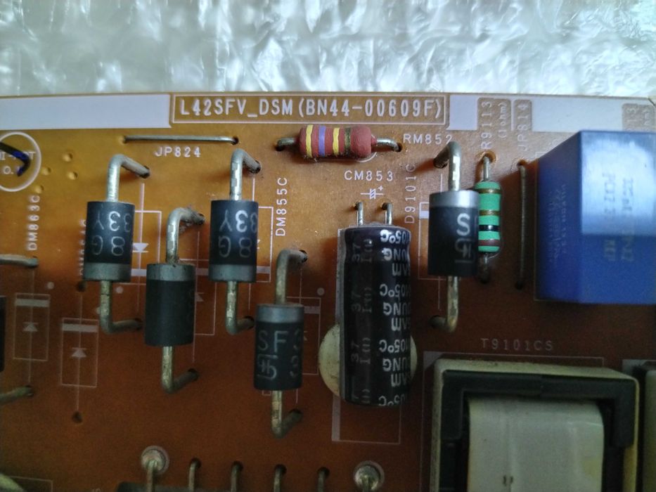 Várias fontes de alimentação tv