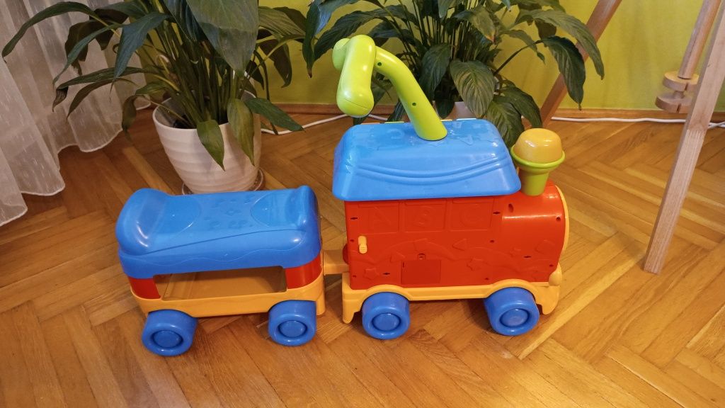Zabawka kreatywna, pociąg - jeździk, pchacz, zabawka muzyczna