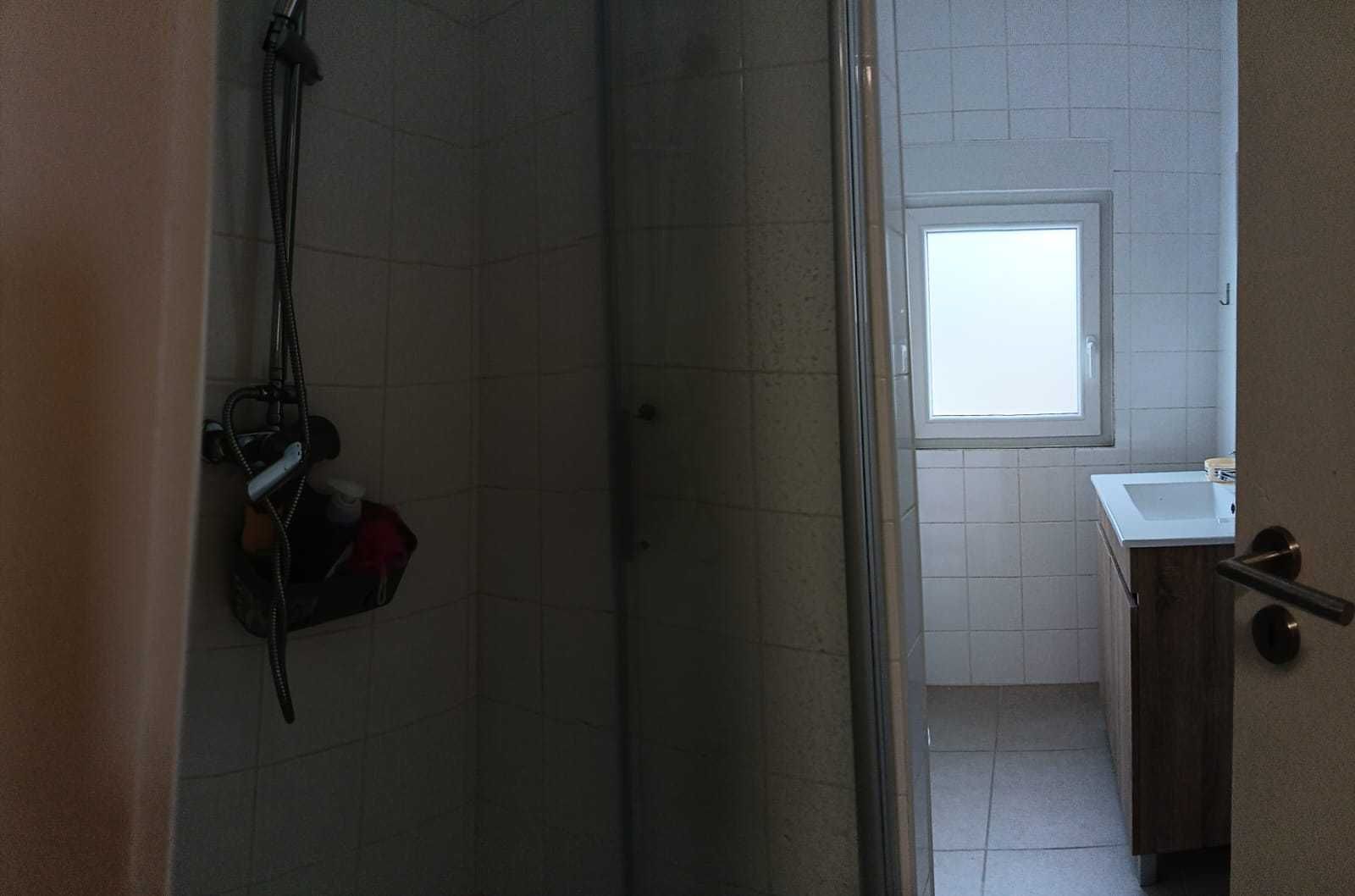 Casa com 3 quartos e 1 casa de banho - Valor da renda NEGOCIÁVEL
