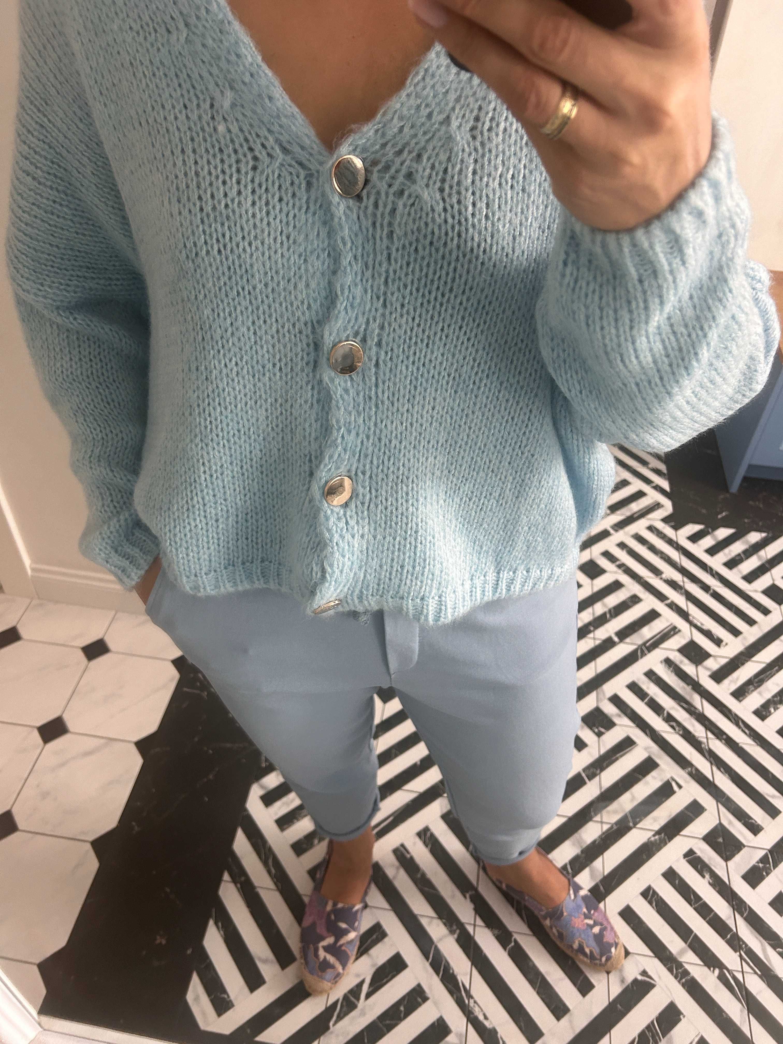 Sweter Amelia z ozdobnymi guzikami