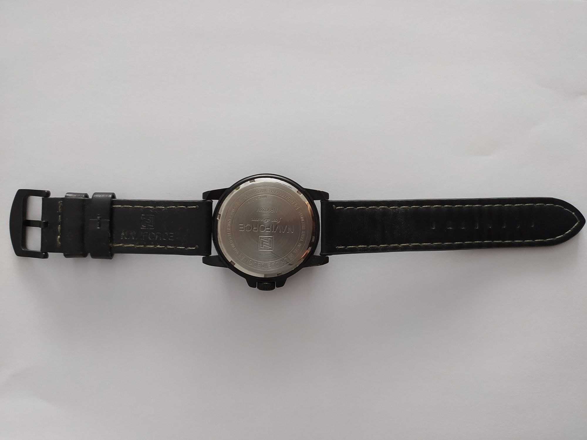 Zegarek czarny na pasku z datownikiem