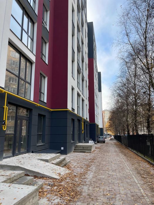 Комерція з окремим входом у новобудові!