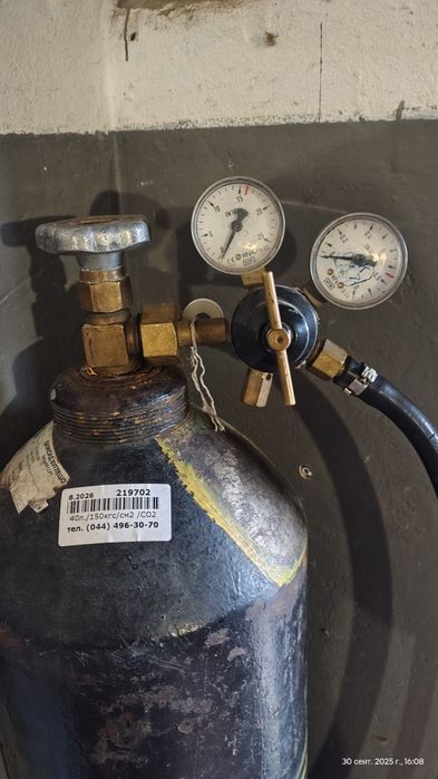 Продам зварювальний напівавтомат Дріт та повний балон у подарунок.