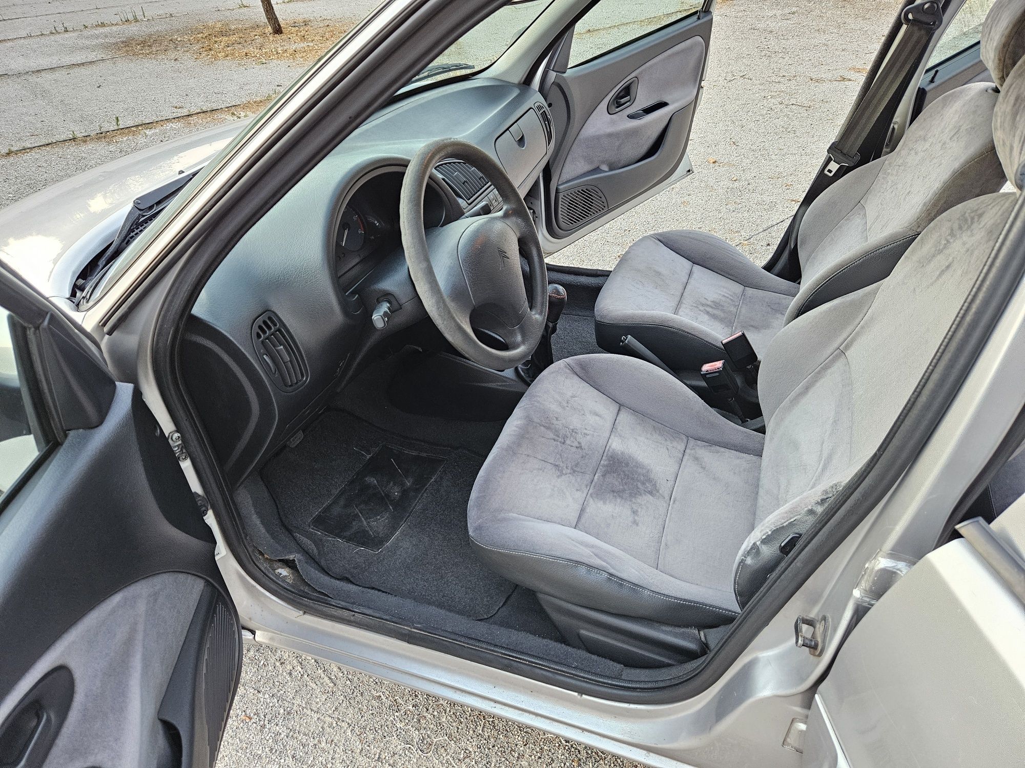 Citroën Saxo 1.5D c/AC 5 lugares