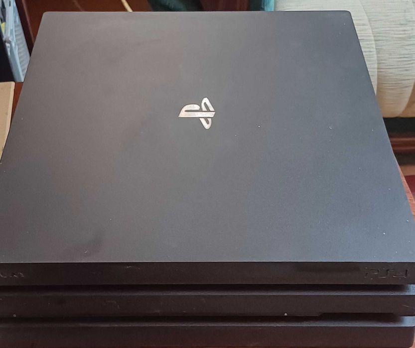Ps 4 pro + 2 геймпада та гра