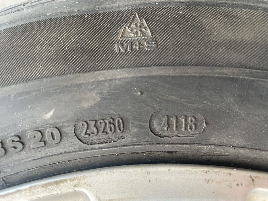 Продам 4 легкосплавні оригінальних диска Merceds на зимовій резини.