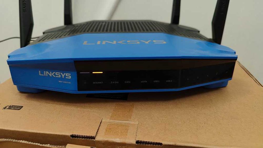 Linksys WRT1900AC роутер