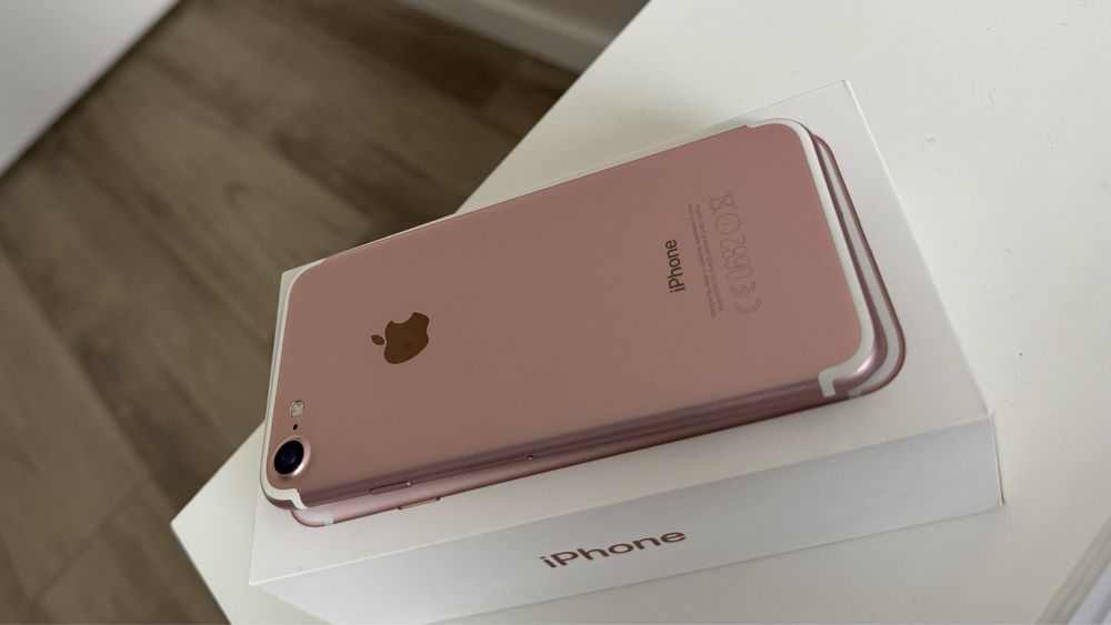 Smartfon Apple iPhone 7 2 GB / 32 GB 4G (LTE) różowy