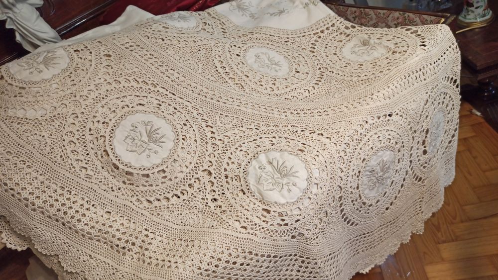 Toalha bordada à mão