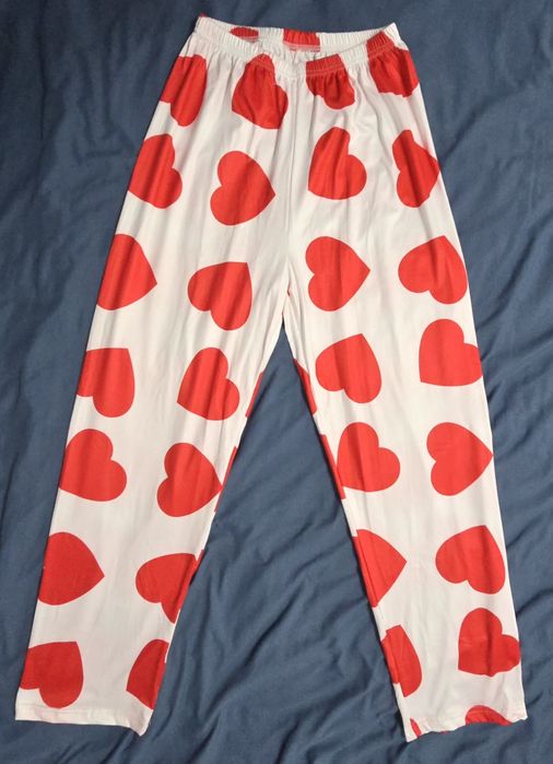 Жіноча піжама (штани + футболка) із сердечками