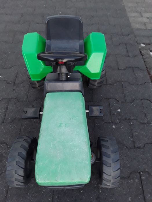 Traktor dziecięcy na pedały