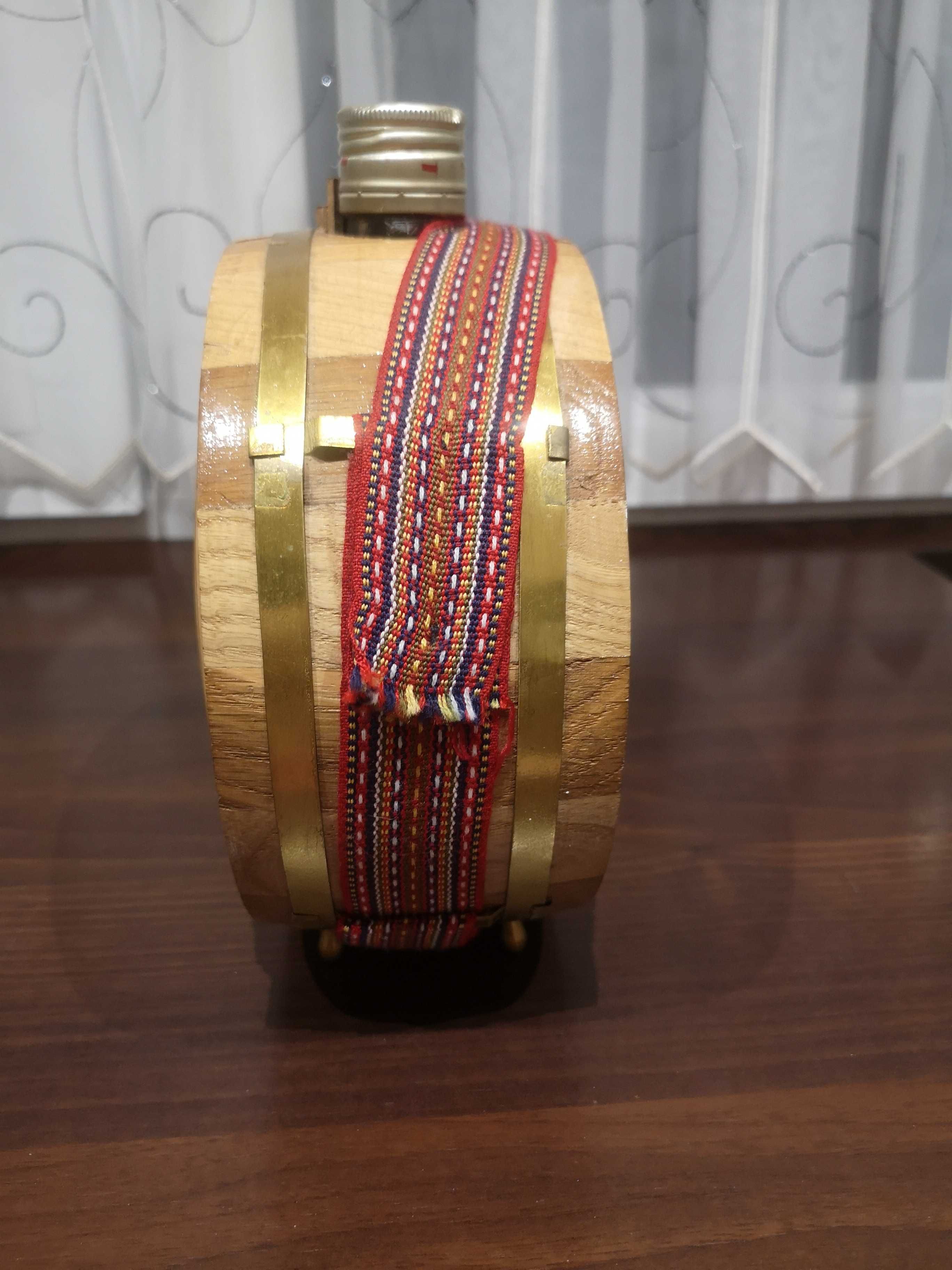Manierka z drewna dębowego z pasem Vintage