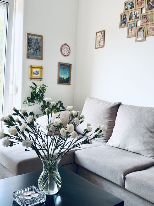 Sofá em L Bege com 2 Puffes