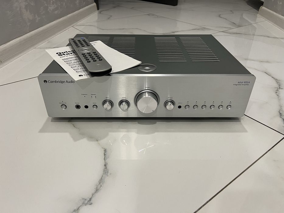 Интегральный усилитель Cambridge Audio Azur 651A