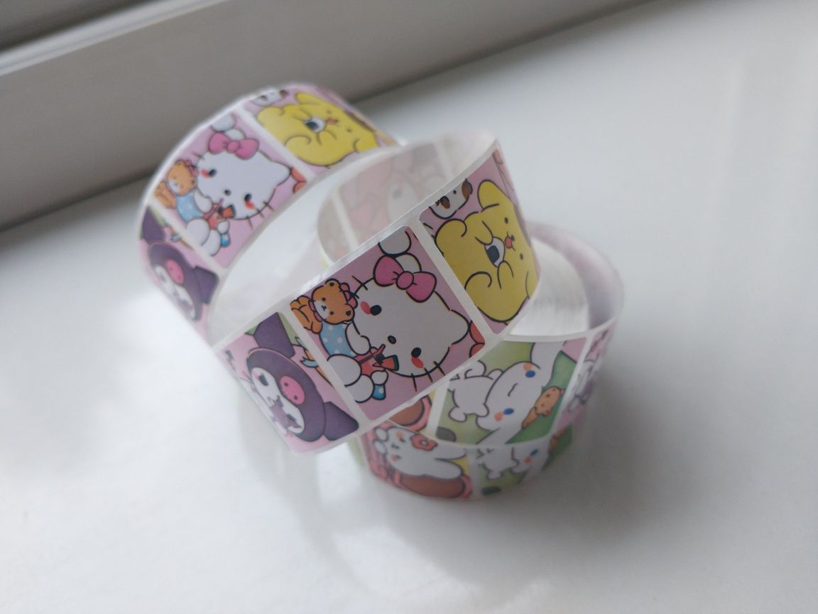 Naklejki naklejka wlepka rolka 600 sztuk Hello Kitty Sanrio charakters