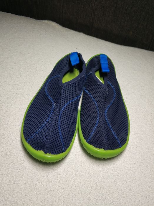 Tribord buty do wody do pływania granatowe z zieloną podeszwą