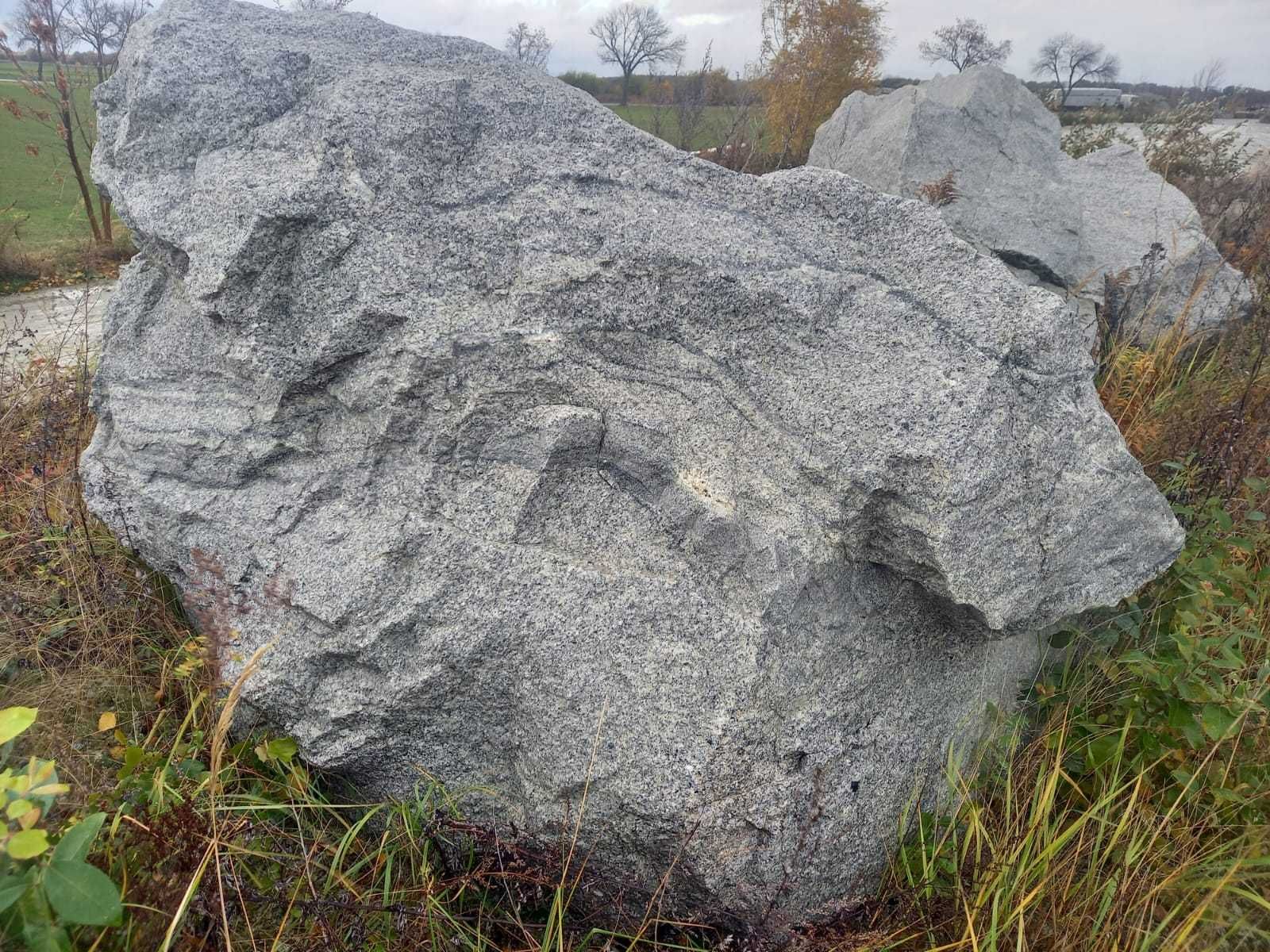 Skały i głazy granitowe do ogrodu