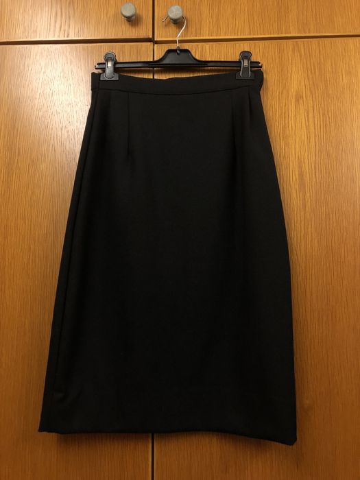 Saia forma preta de lã