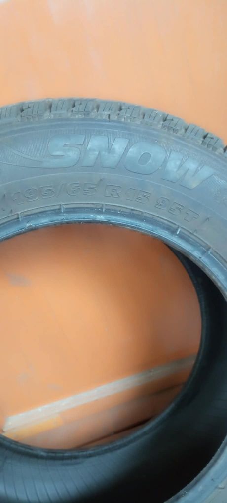 Opony zimowe  195/65R15 95T   rok2024