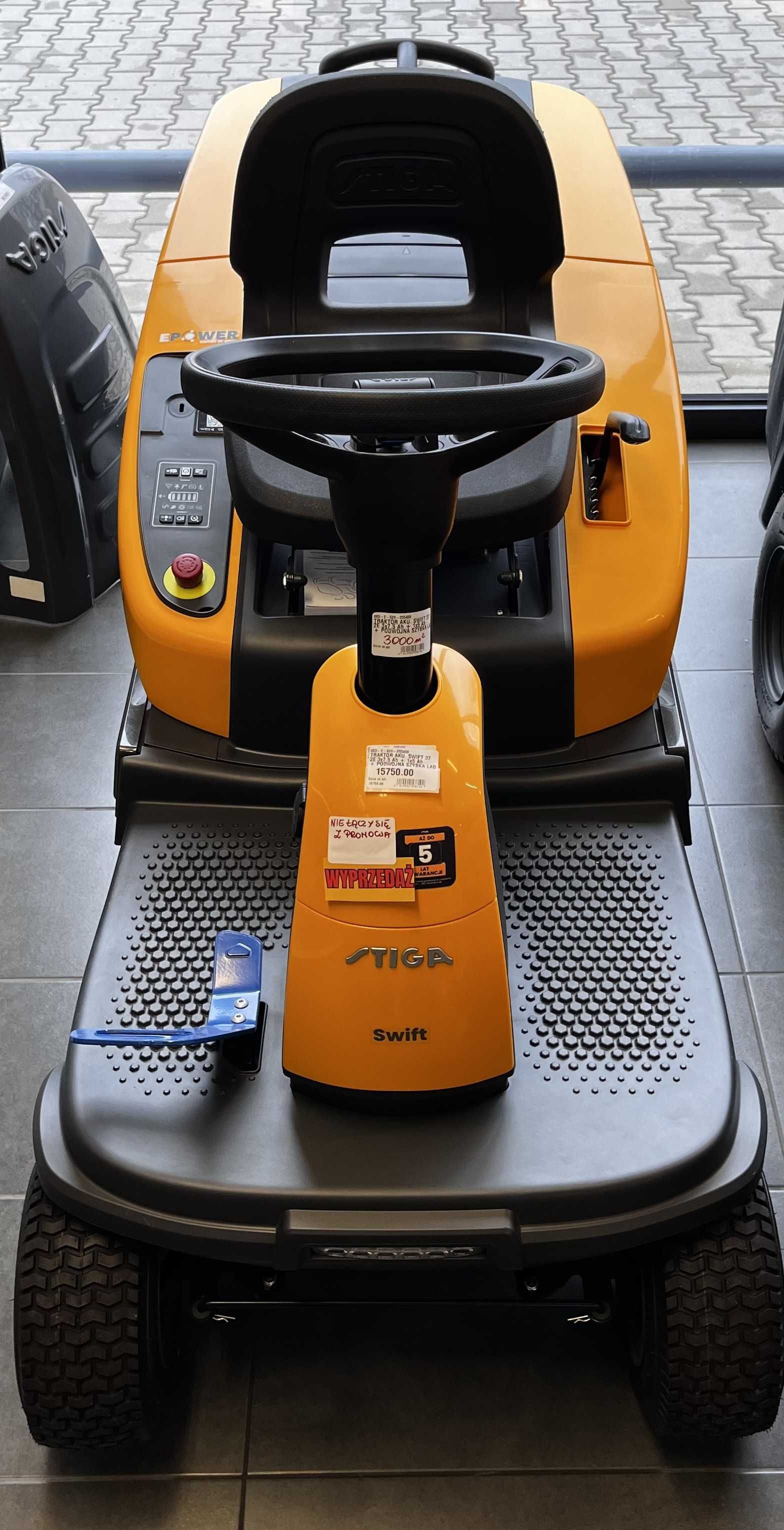 Traktor akumulatorowy STIGA Swift 372e 3x7.5 Ah + 1x5 Ah + ładowarka