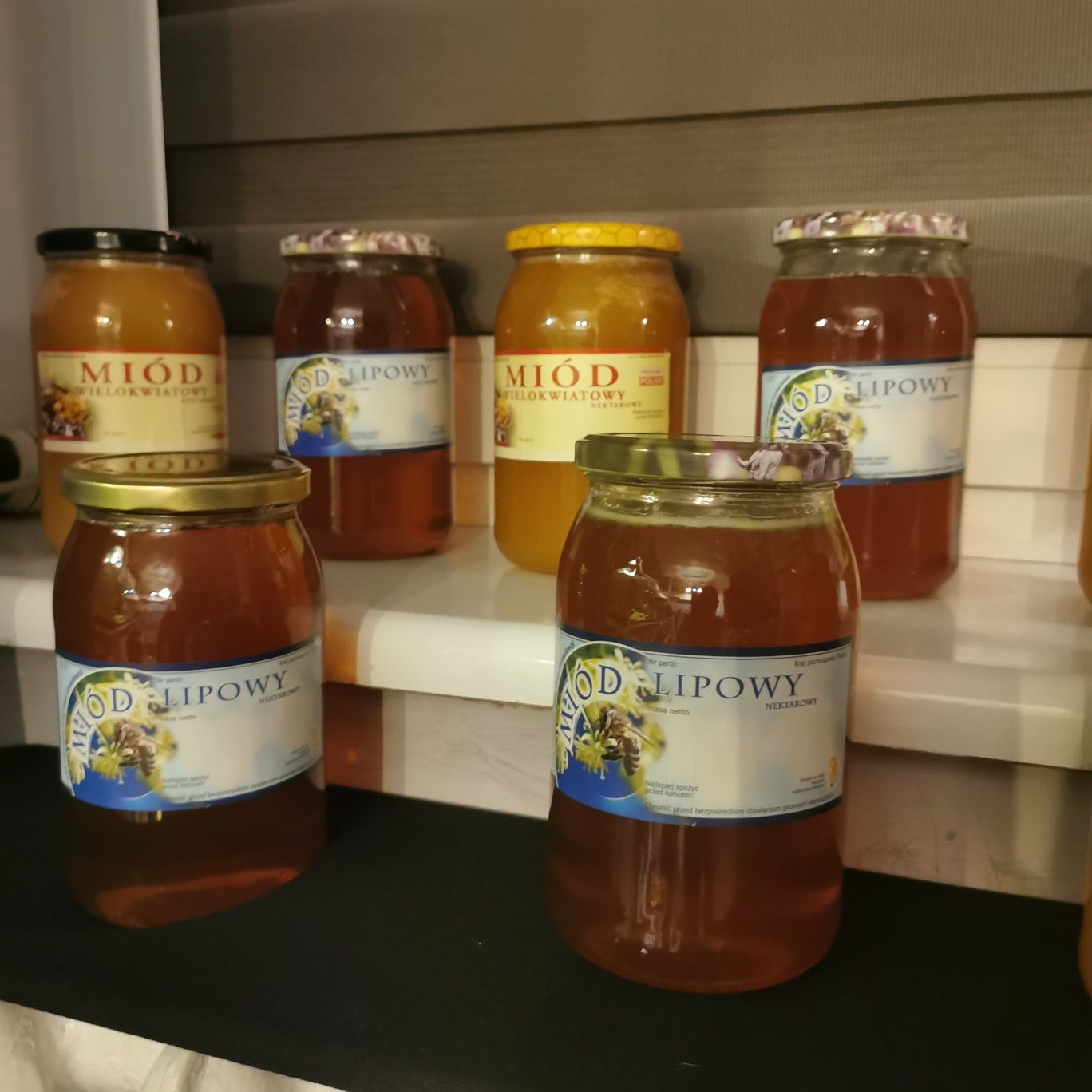 Miód z pasieki wendrownej.