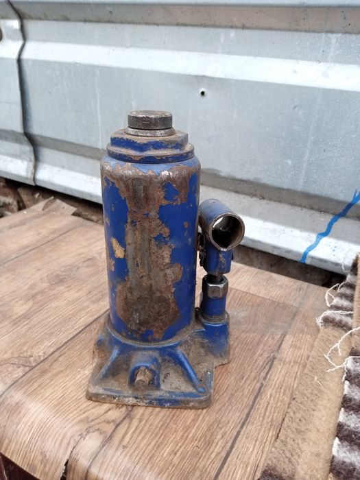 Продам Домкрат на 3т в робочому стані