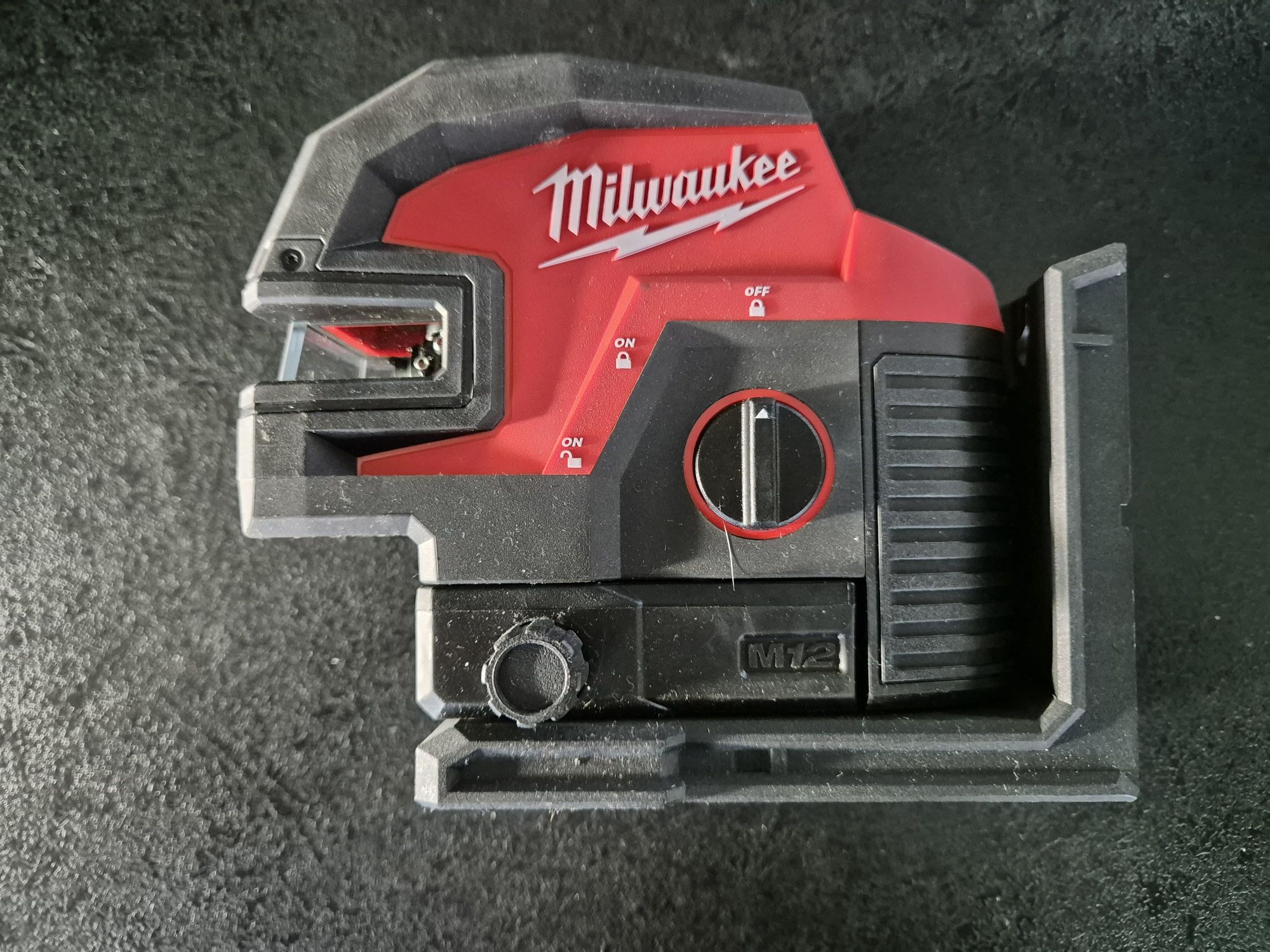Akumulatorowy Laser krzyżowy MILWAUKEE M12 CLL4P zielony NOWY
