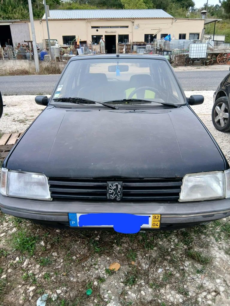 Peugeot 205 em excelente estado fiável e económico