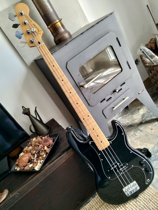 Fender Precision bass