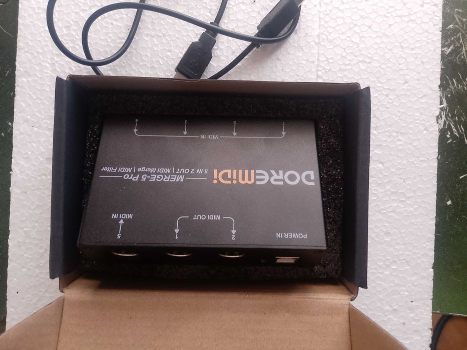 DOREMIDI Skrzynka Scalania MERGE-5 -   Interface MIDI 5-Pin, MERGE-5