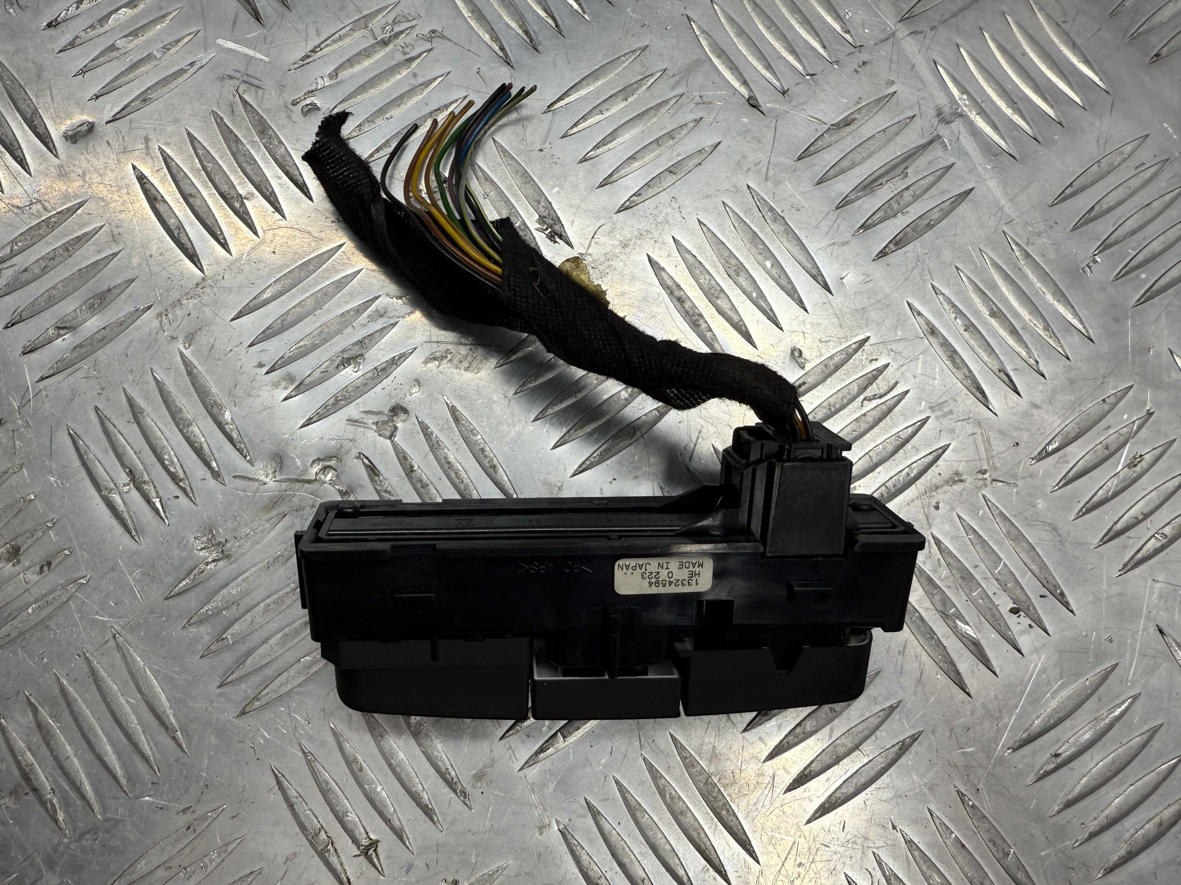 Блок кнопок аварийка кнопка opel insignia 2008-2017 13324594